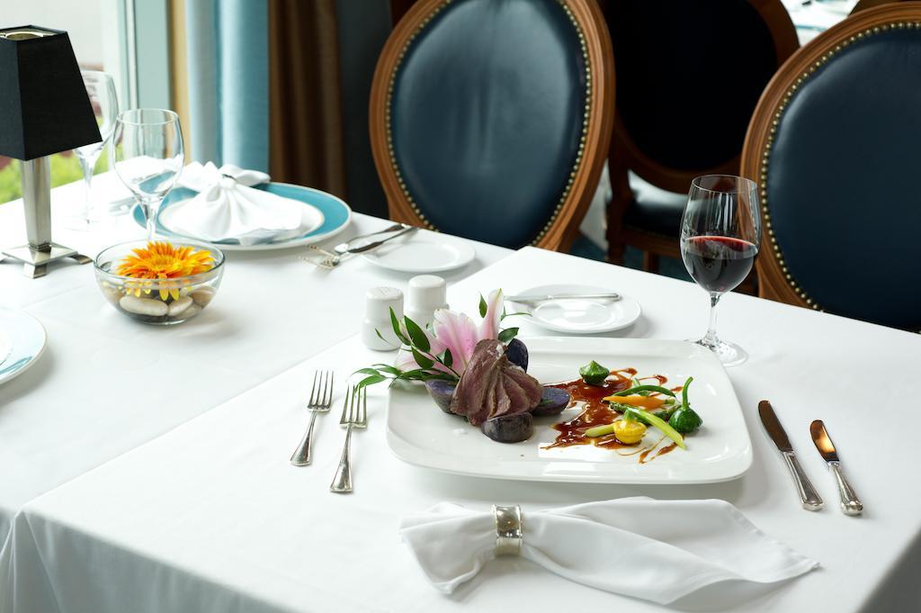 The Waterside Inn Місісаґа Екстер'єр фото