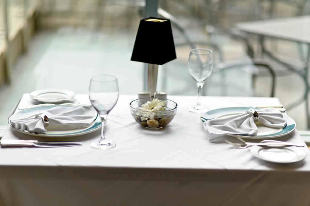 The Waterside Inn Місісаґа Екстер'єр фото