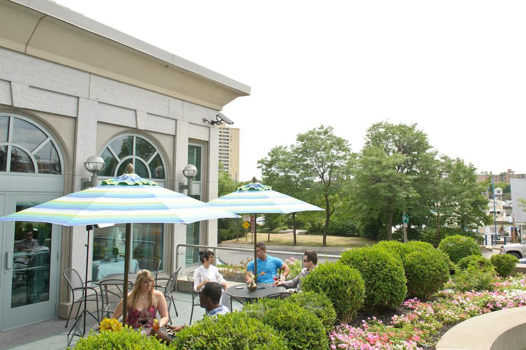 The Waterside Inn Місісаґа Екстер'єр фото